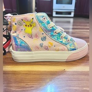 NWT girls hightop Pokémon shoes size 4